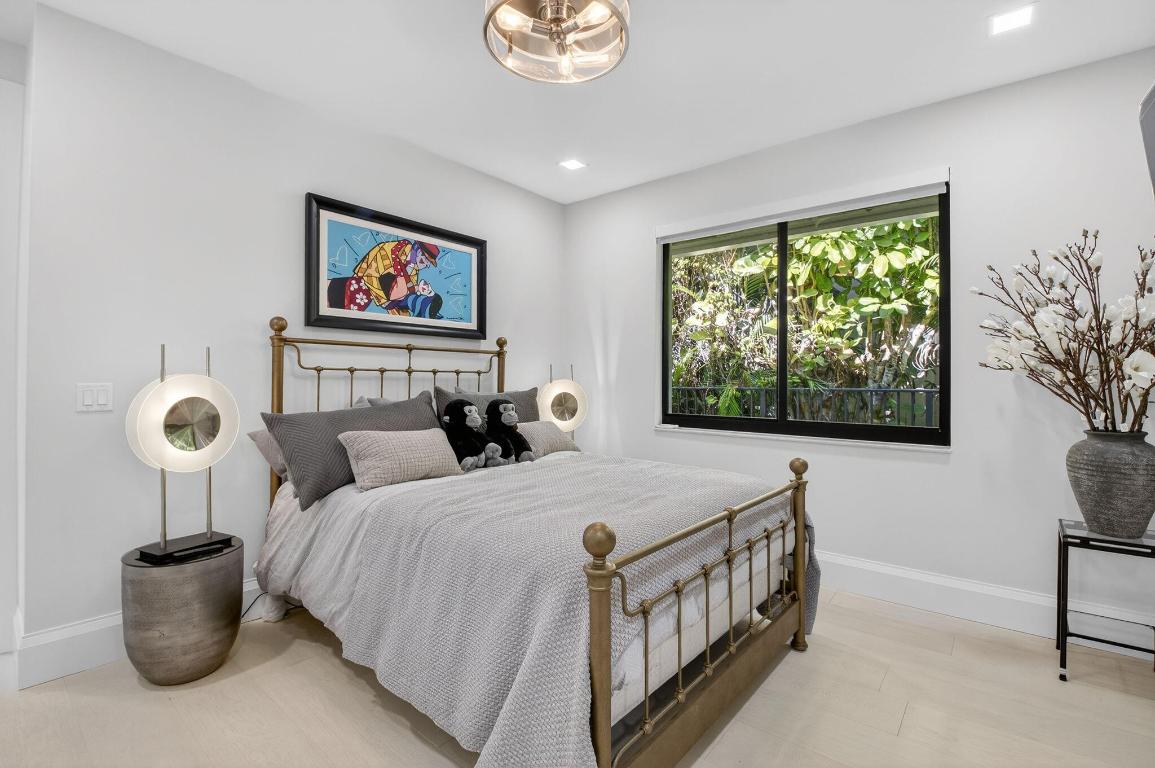 WOODFIELD COUNTRY CLUB - Residential