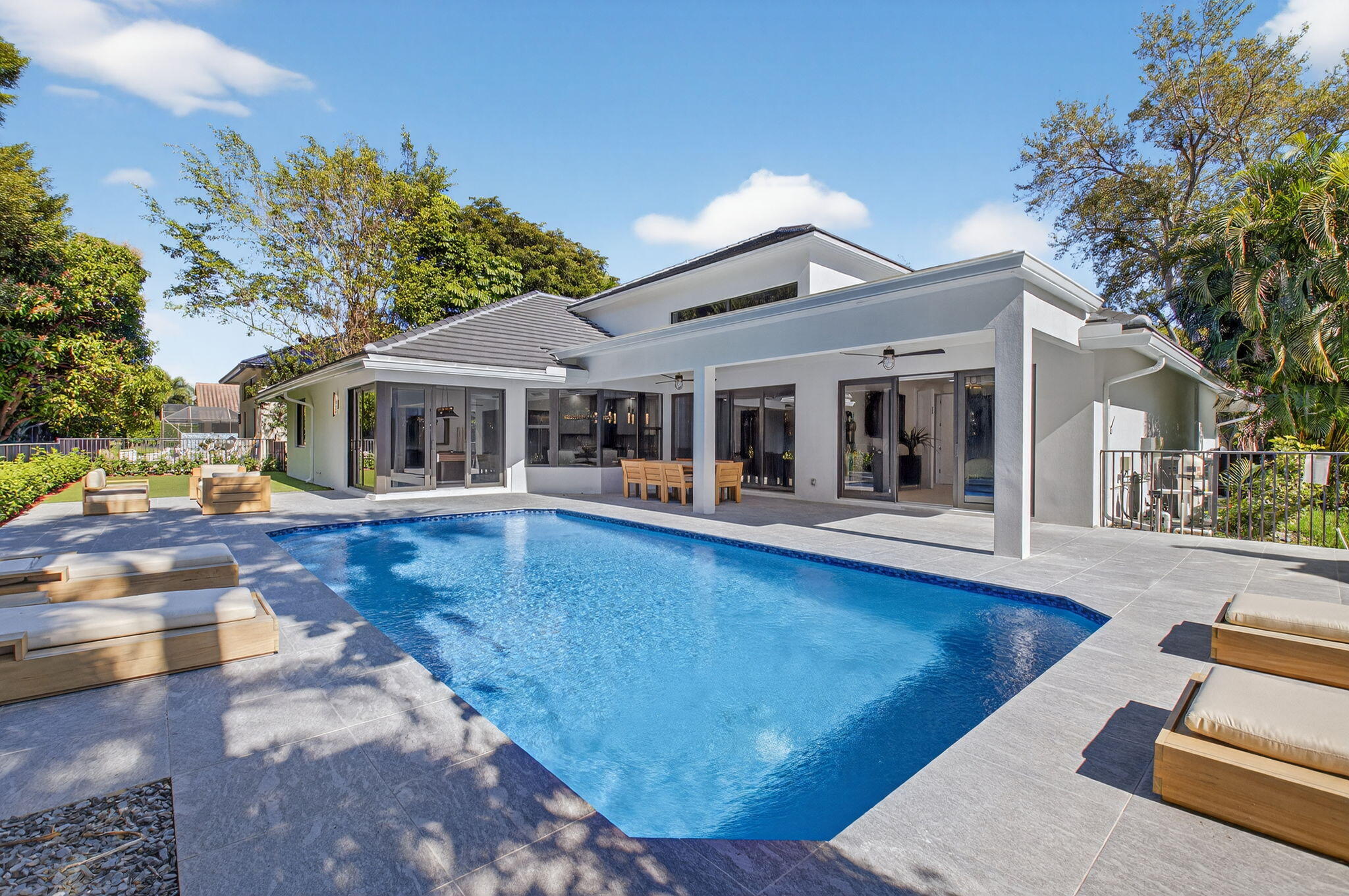 WOODFIELD COUNTRY CLUB - Residential