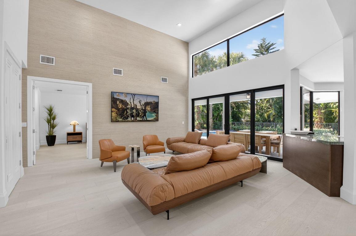 WOODFIELD COUNTRY CLUB - Residential