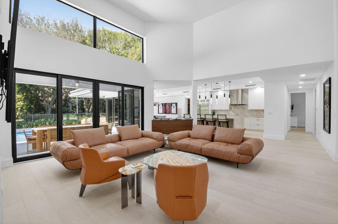 WOODFIELD COUNTRY CLUB - Residential