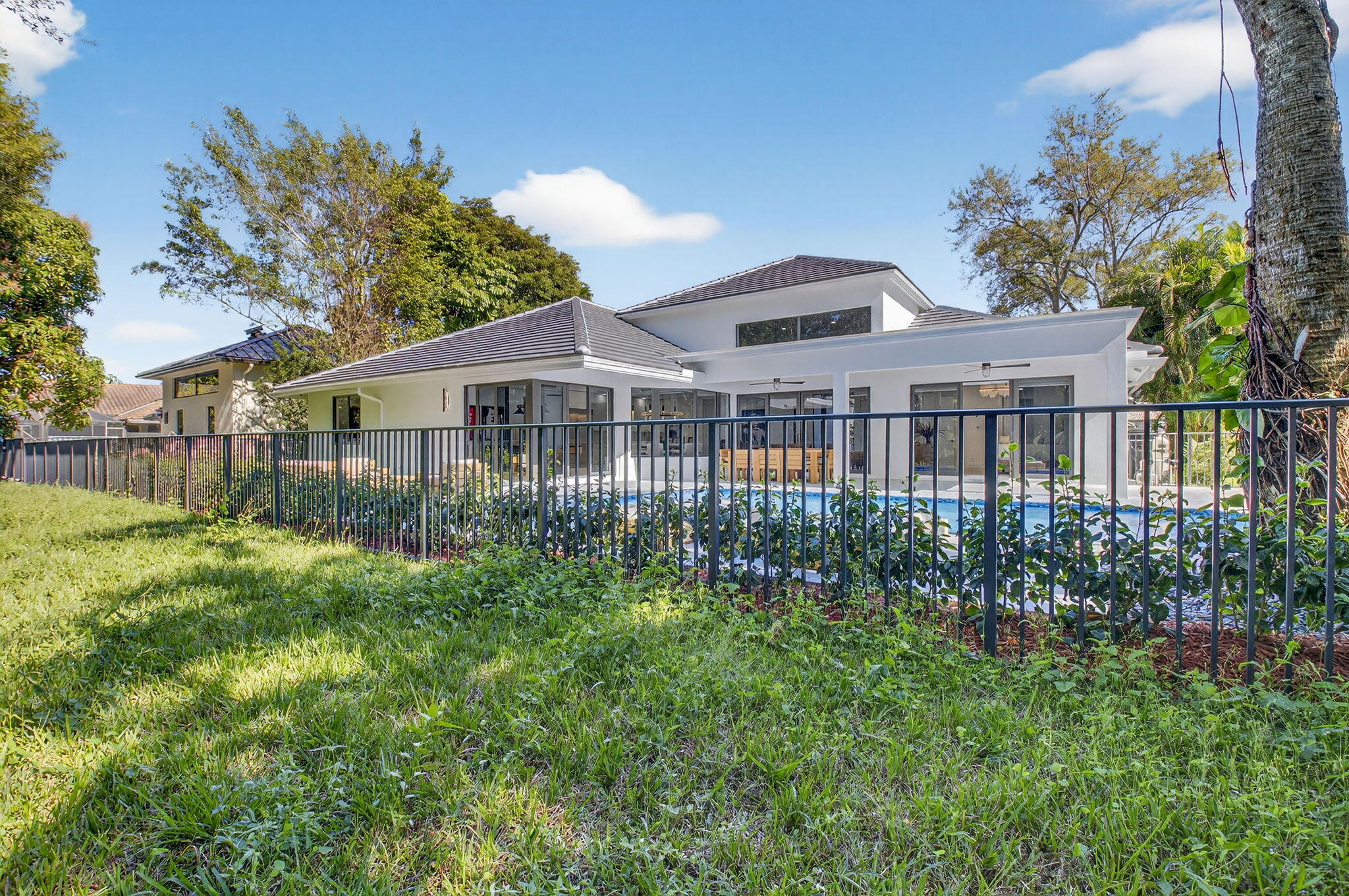 WOODFIELD COUNTRY CLUB - Residential