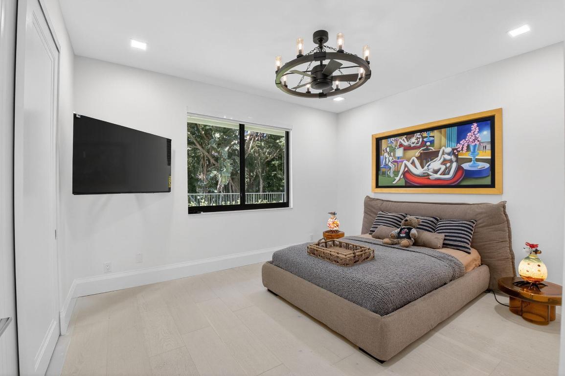 WOODFIELD COUNTRY CLUB - Residential