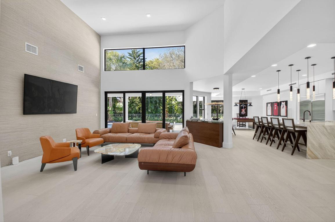 WOODFIELD COUNTRY CLUB - Residential