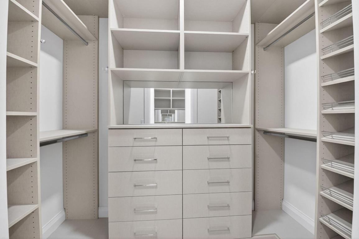 WOODFIELD COUNTRY CLUB - Residential