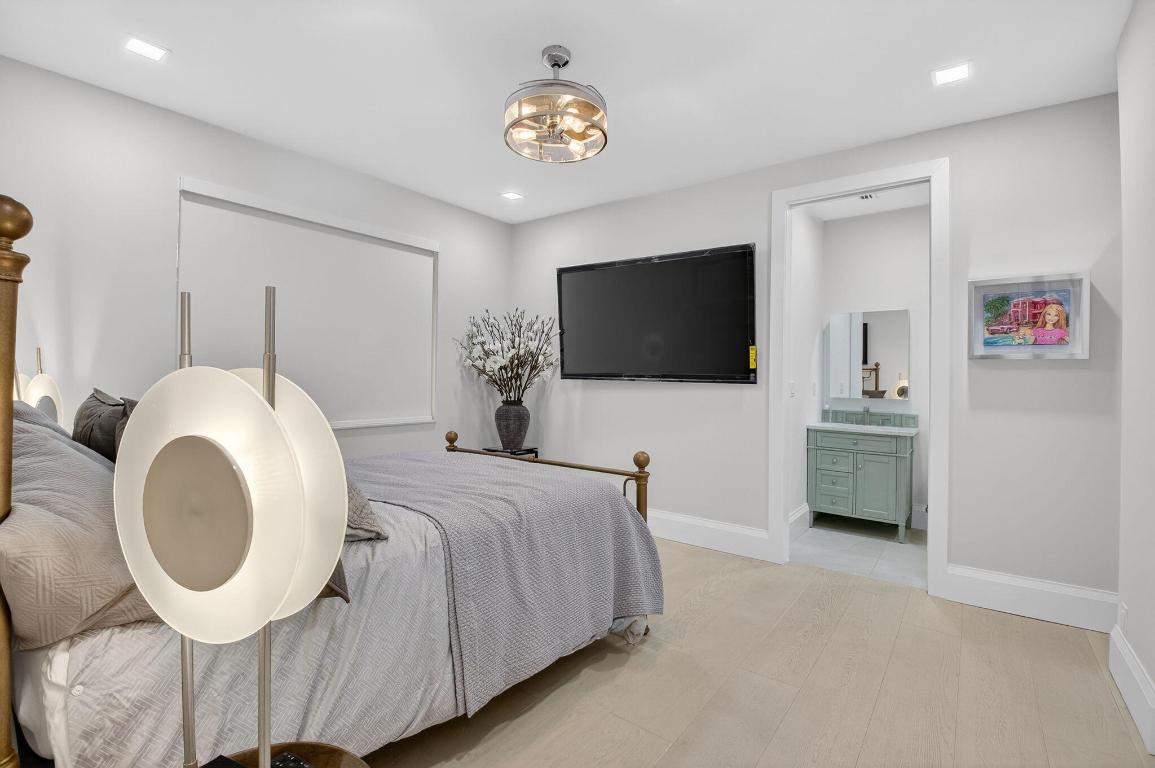 WOODFIELD COUNTRY CLUB - Residential