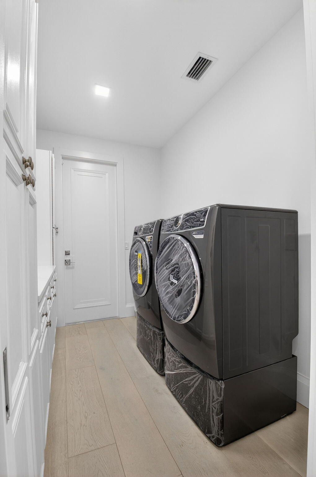 WOODFIELD COUNTRY CLUB - Residential