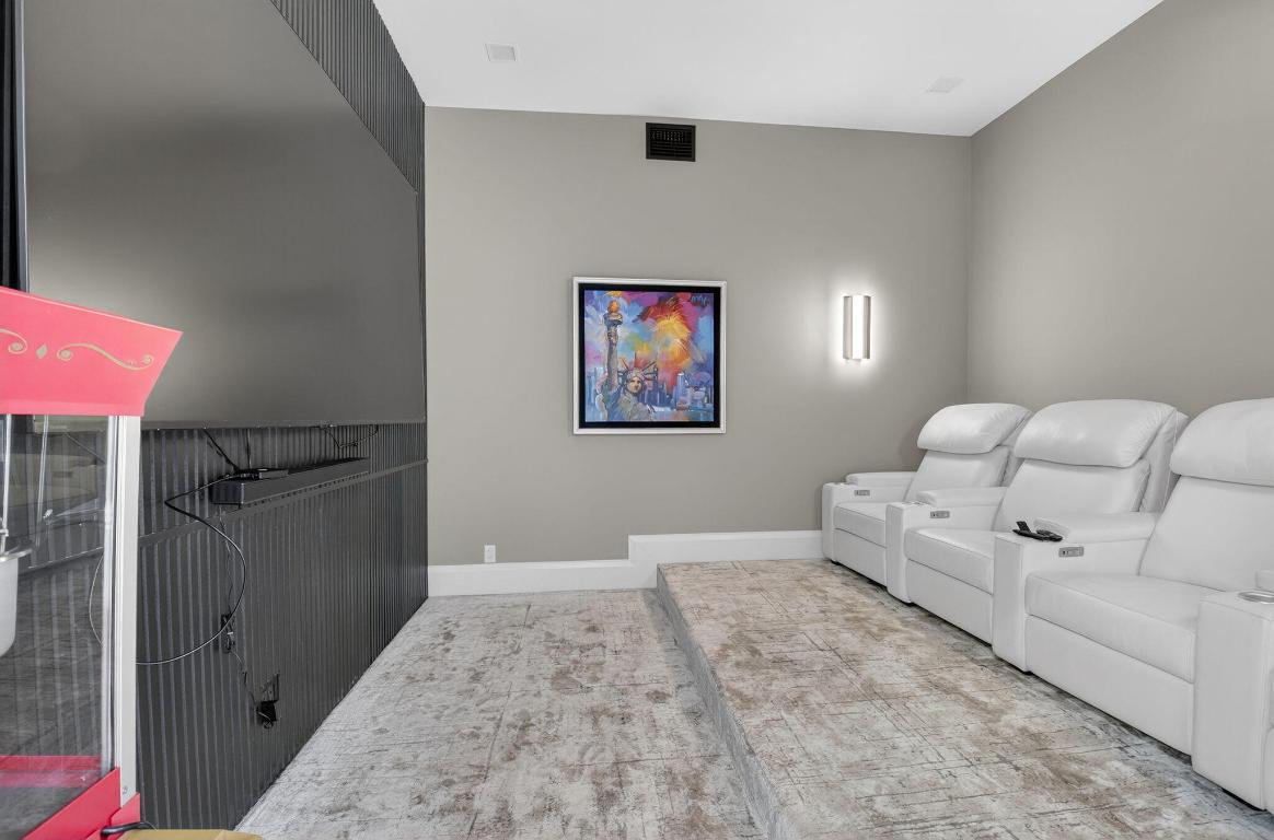 WOODFIELD COUNTRY CLUB - Residential