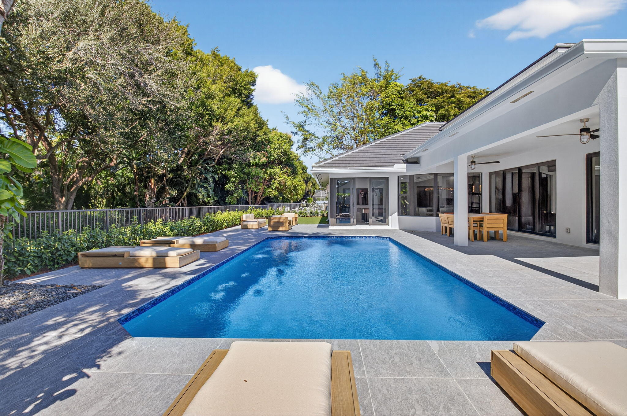 WOODFIELD COUNTRY CLUB - Residential