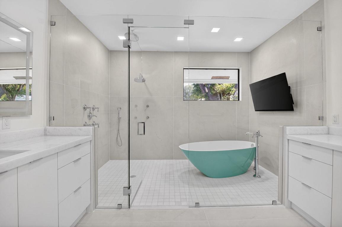 WOODFIELD COUNTRY CLUB - Residential