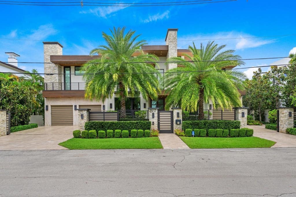 Photo of 2437 Delmar Place, Fort Lauderdale, FL 33301 (MLS # F10526818)