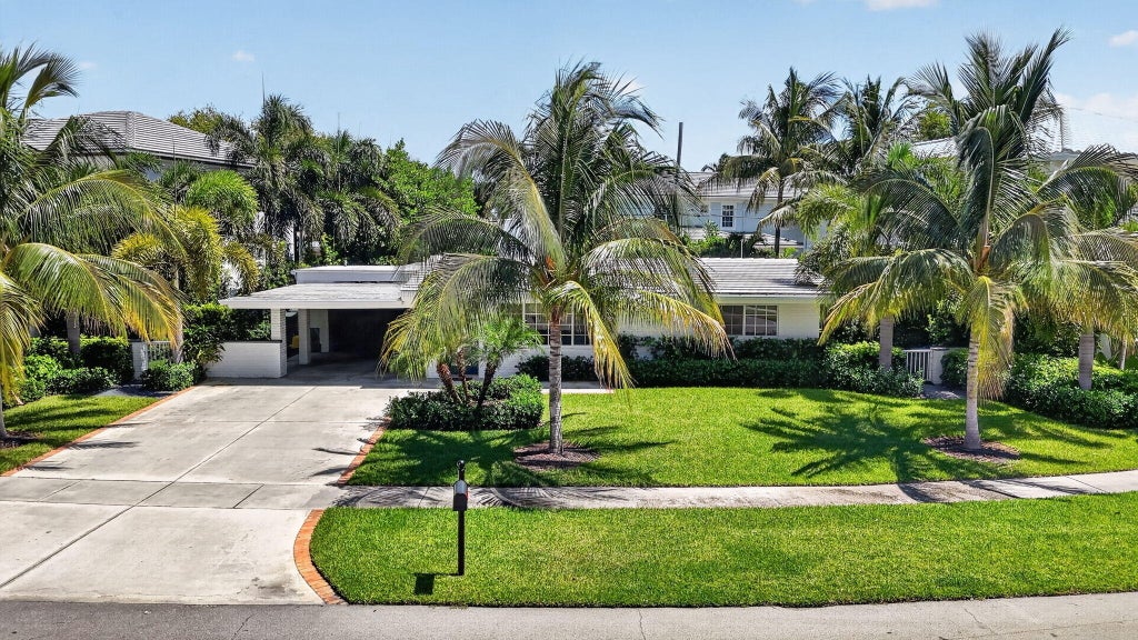 Photo of 335 NE 7th Street, Boca Raton, FL 33432 (MLS # B26061239)