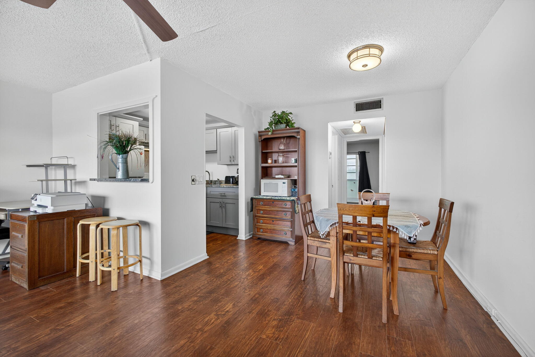 SOUTHAMPTON CONDO - Residential