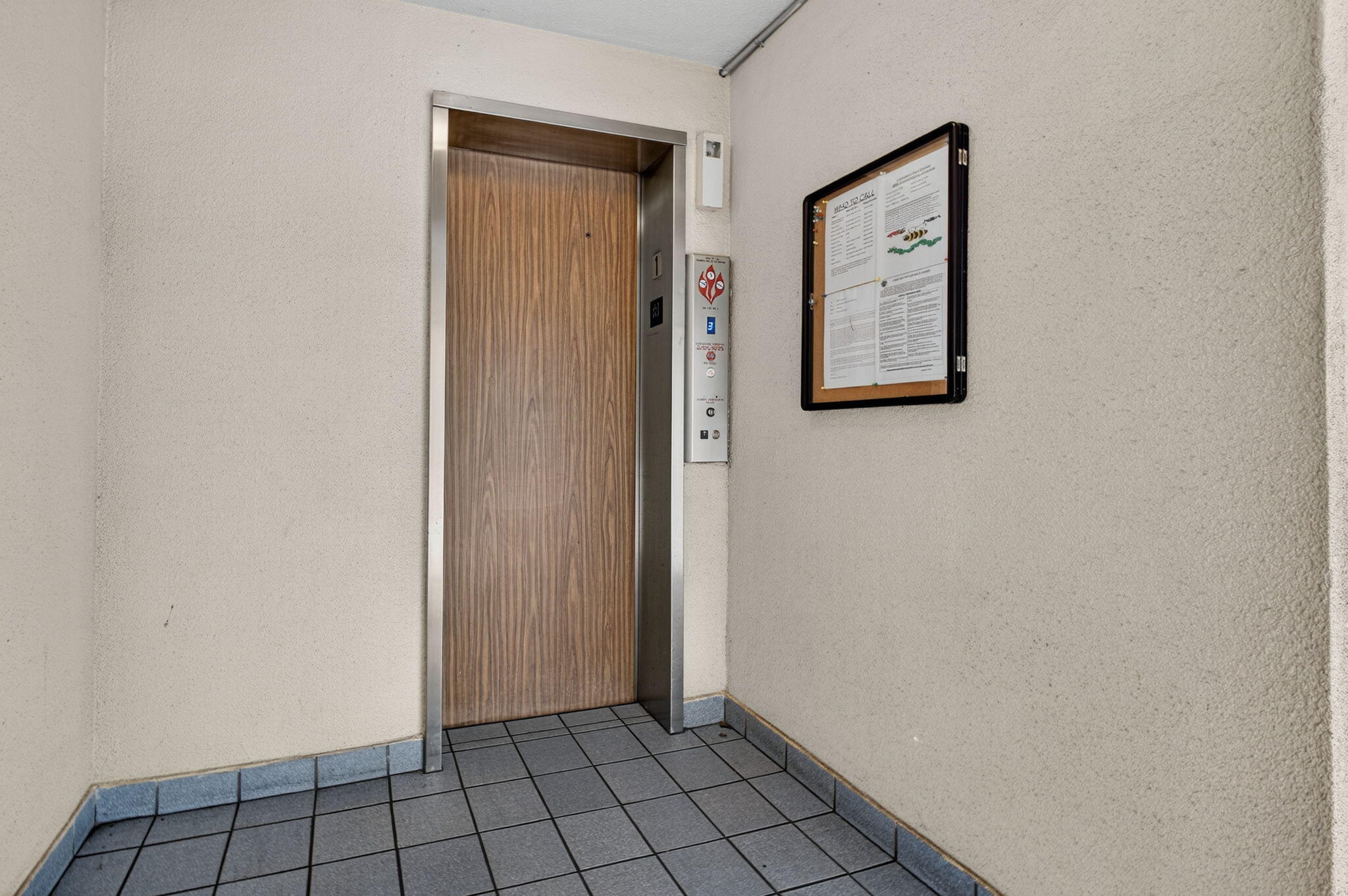 SOUTHAMPTON CONDO - Residential