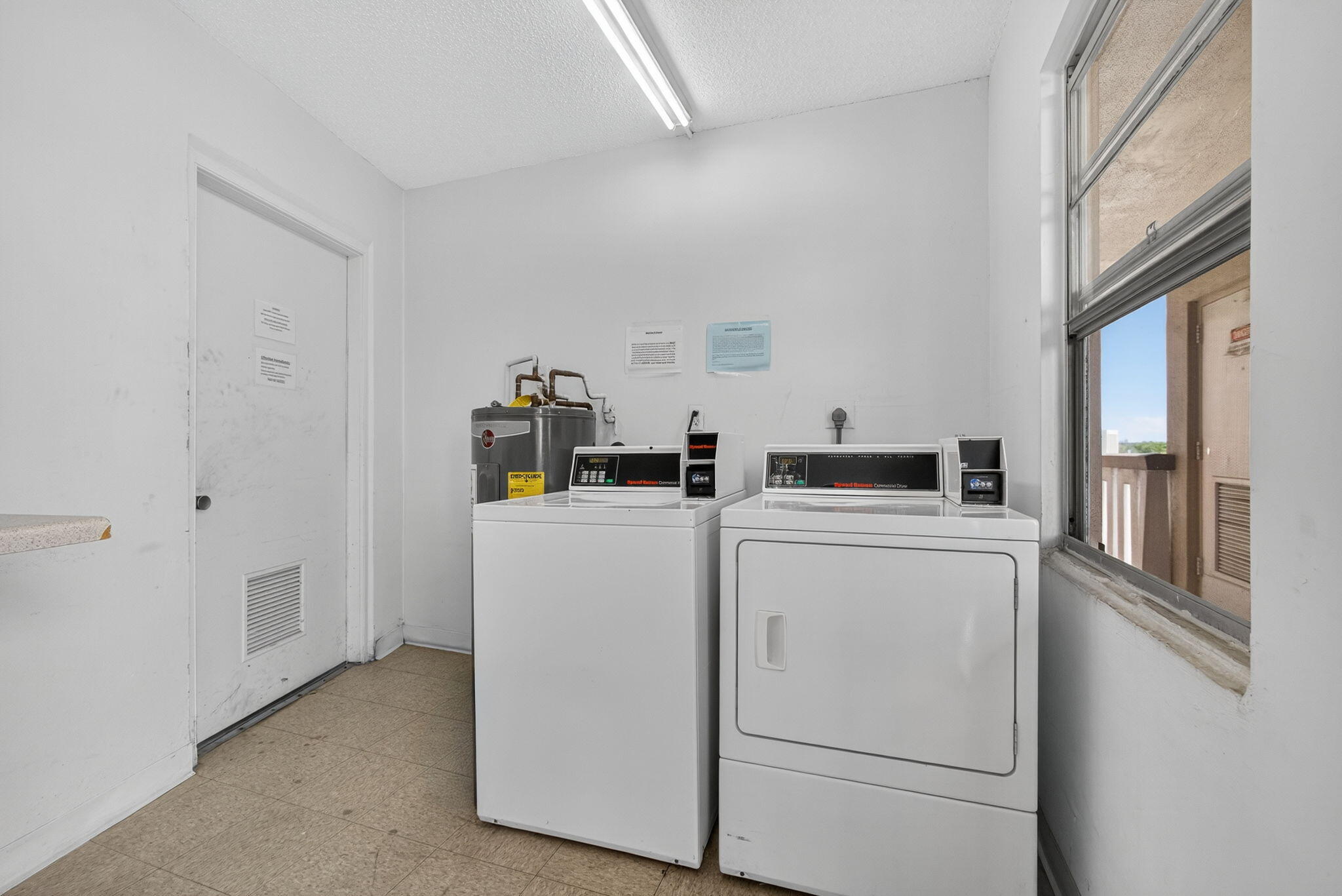 SOUTHAMPTON CONDO - Residential