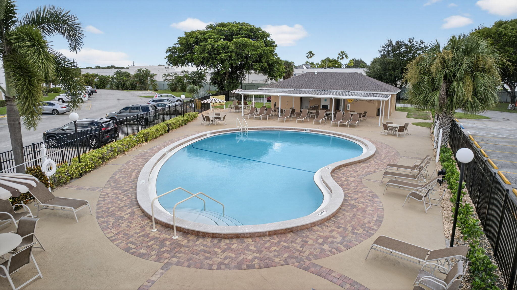 SOUTHAMPTON CONDO - Residential