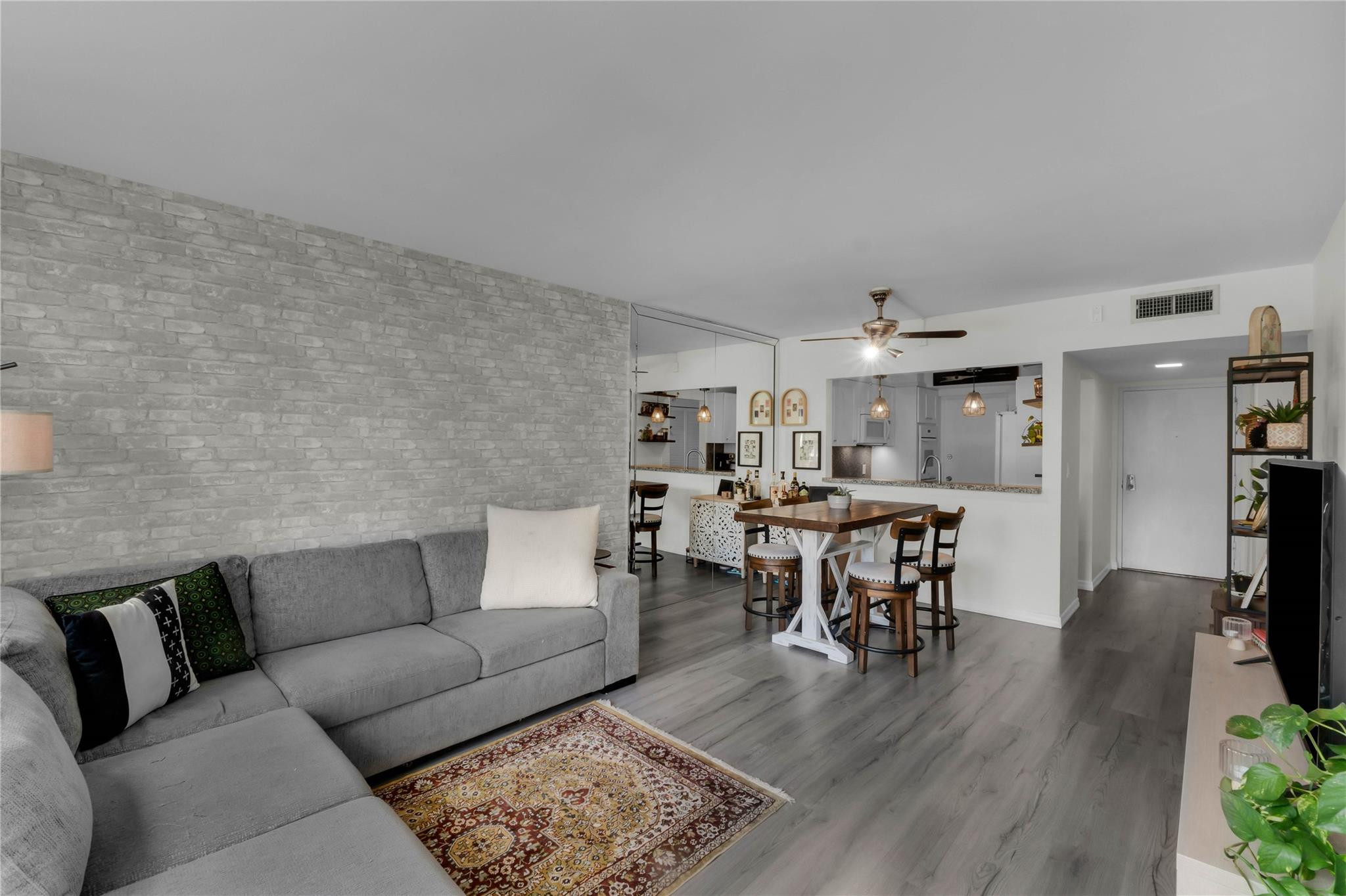 River Reach Condominium - Residential