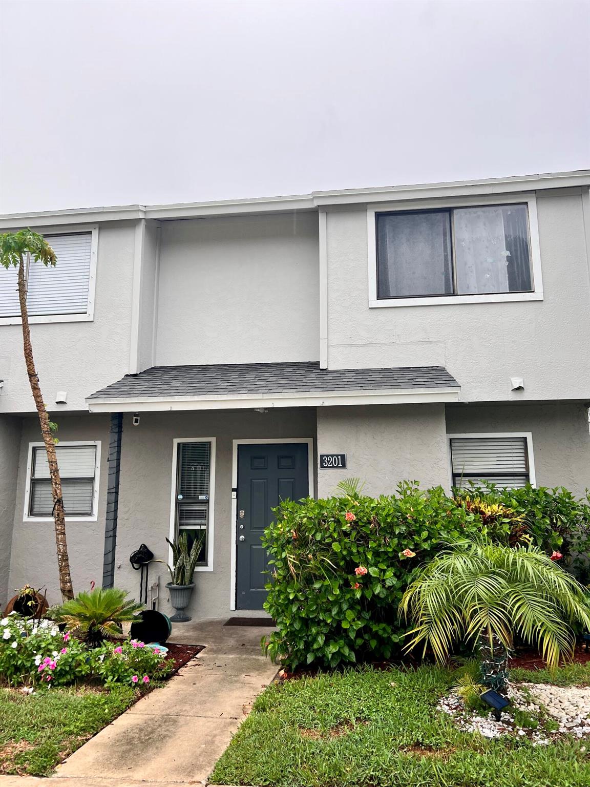 Stunning Corner unit townhome right next to the POOL. This home has 2 Master bedrooms with 2 private bathrooms upstairs. One of them boast with a spectacular lake view. Downstairs there is a half bath and laundry room with granite kitchen countertops. Close to Jog Avenue and 10th Avenue you have plenty of shops, banks and supermarket around. This is an amazing rental to make your home!