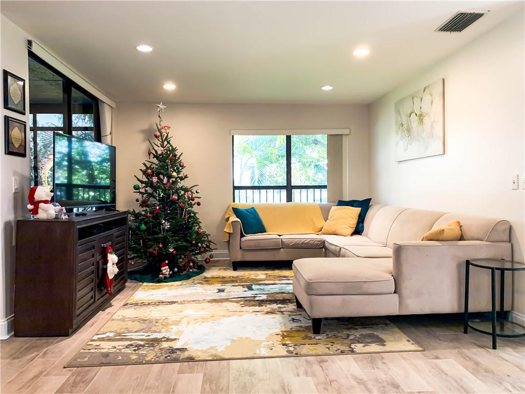 APPLEWOOD VILLAGE II - Residential