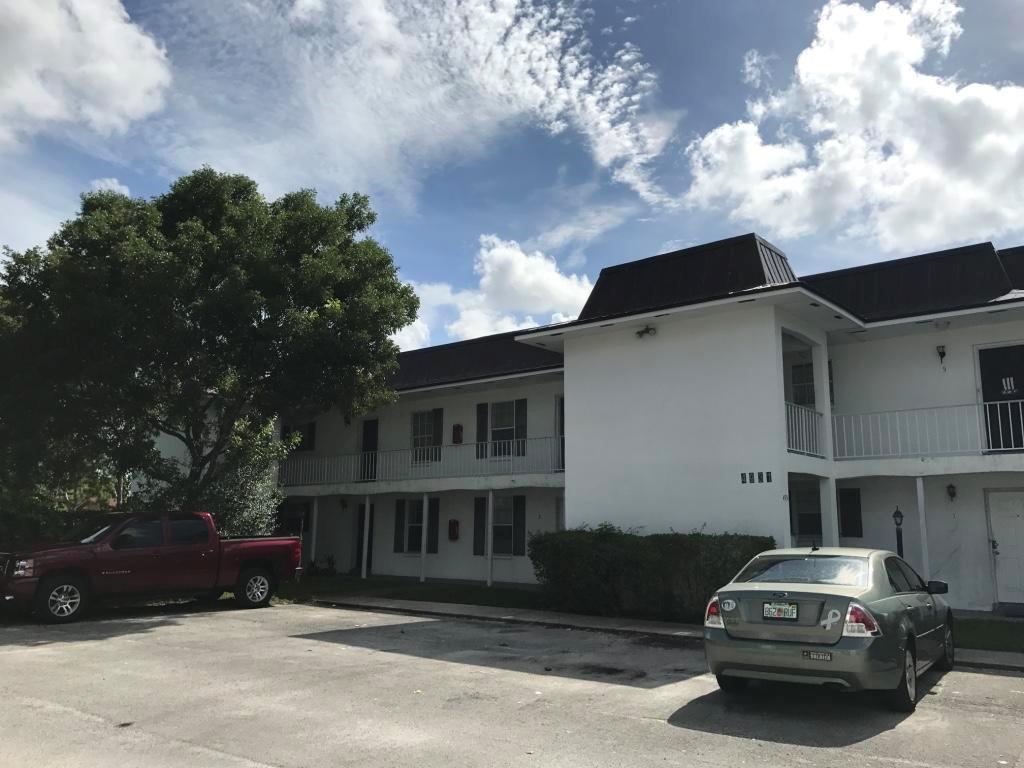Spacious 2 bed 1 bath apartment for rent. All tile floors, granite countertops, updated kitchen with stainless steel appliances, updated bathroom as well. Ready for someone to call this place home! Convenient location, minutes to CityPlace, Beaches, I-95 and Turnpike.