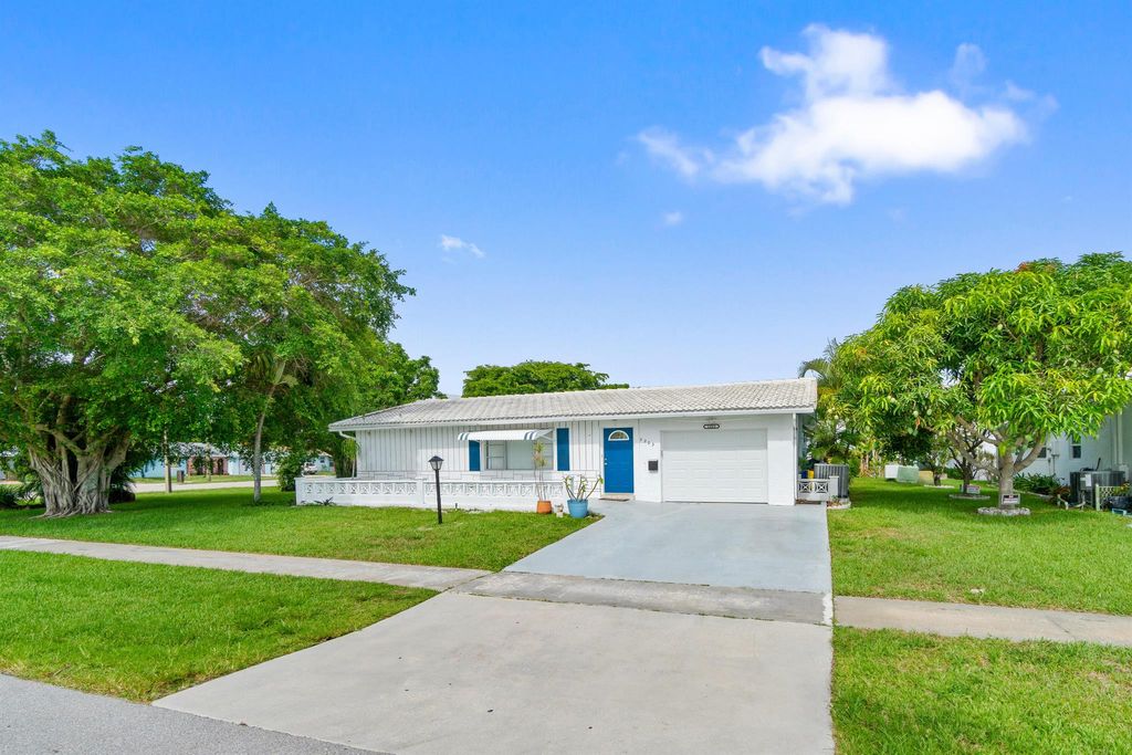 Photo of 2203 Campanelli Boulevard, Boynton Beach, FL 33426 (MLS # R11099194)