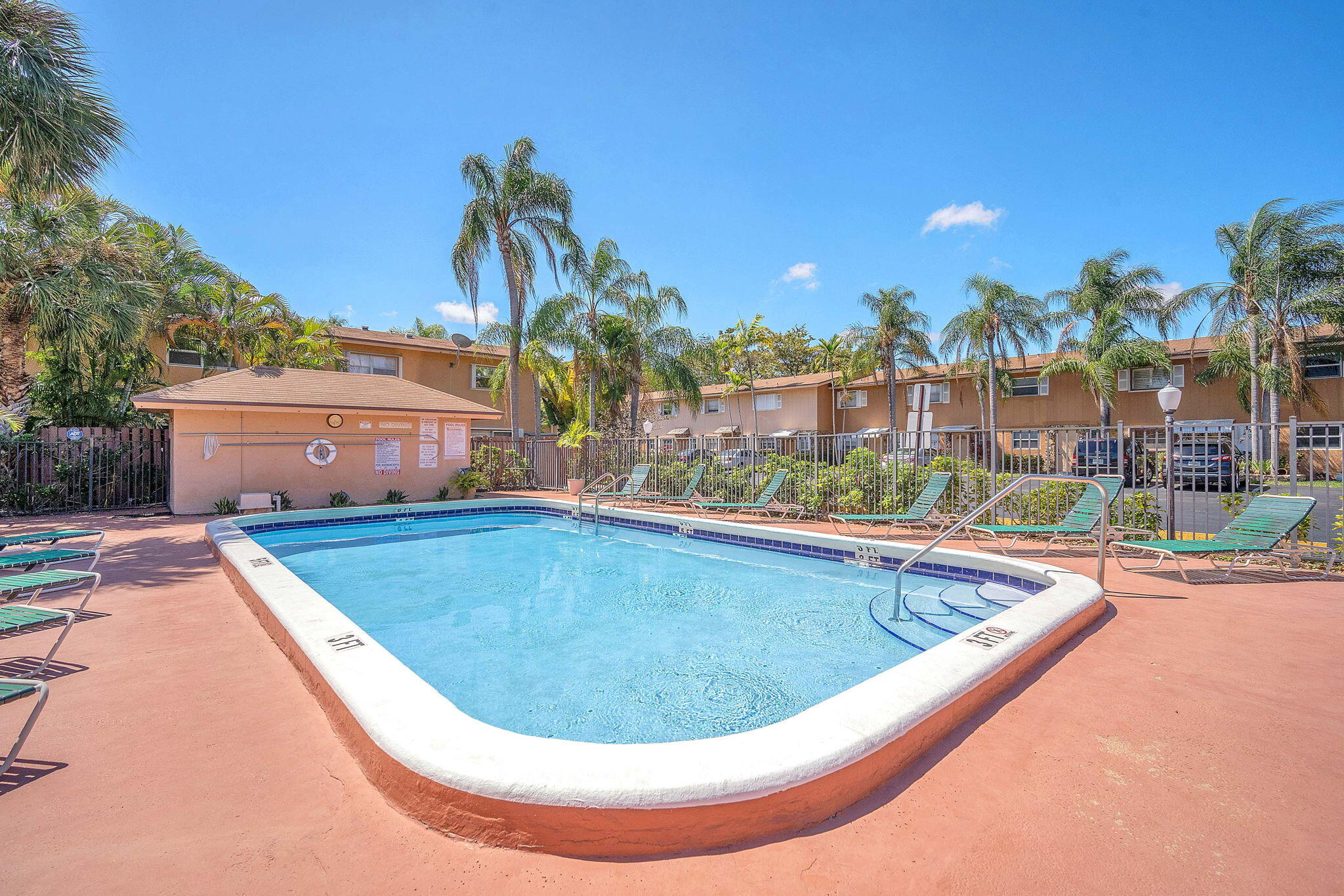 TOWNHOUSE EAST 1 CONDO - Residential