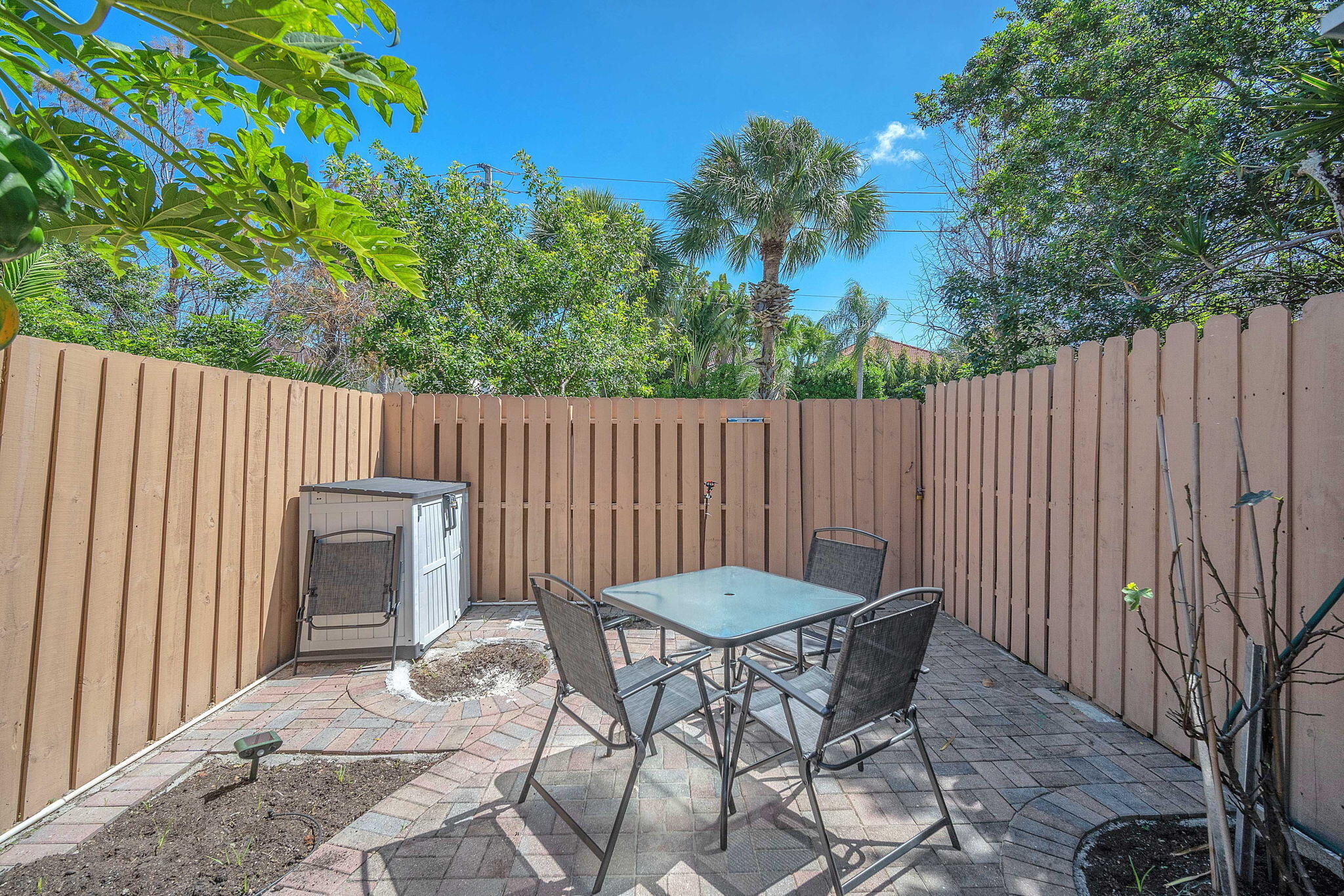 TOWNHOUSE EAST 1 CONDO - Residential