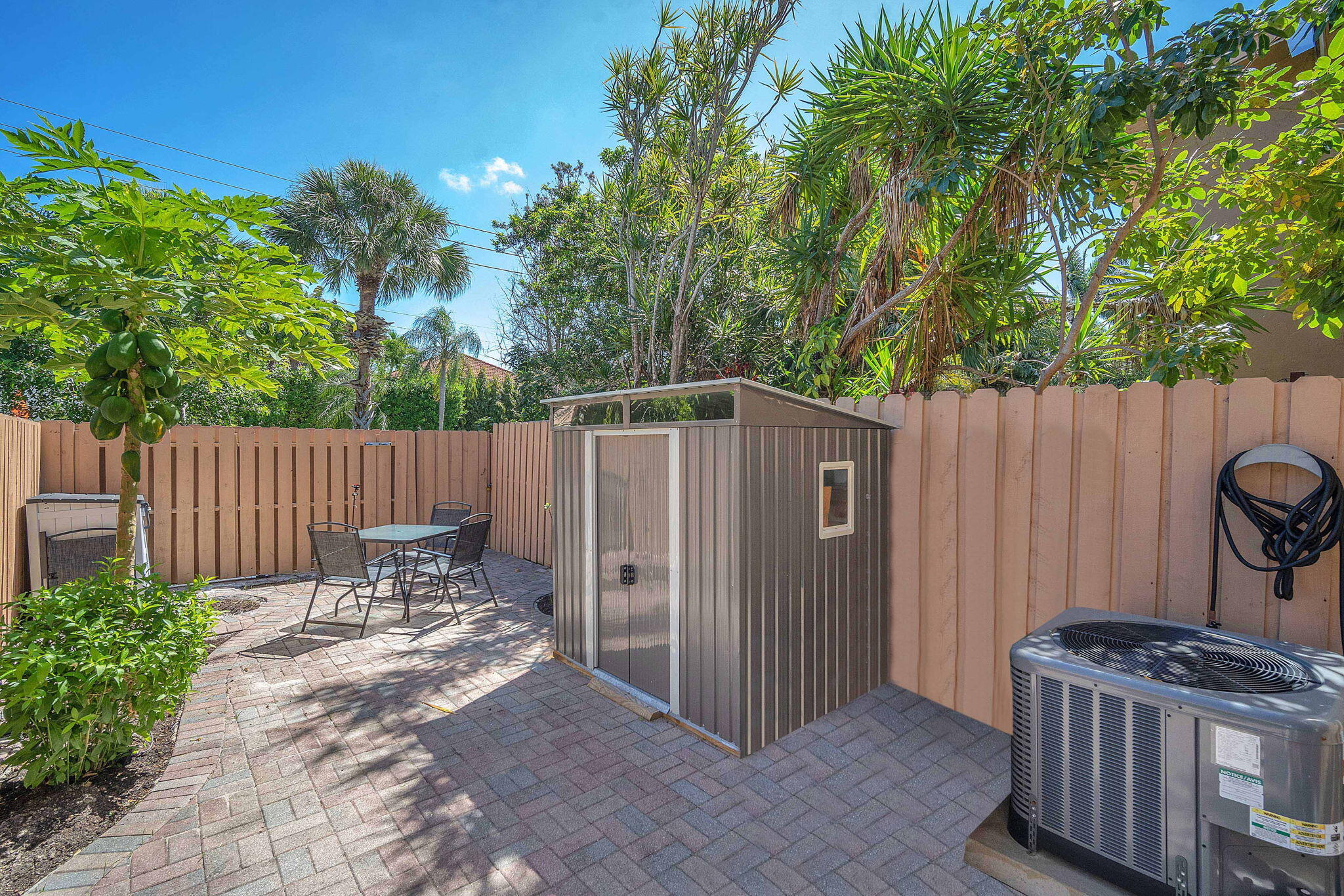 TOWNHOUSE EAST 1 CONDO - Residential