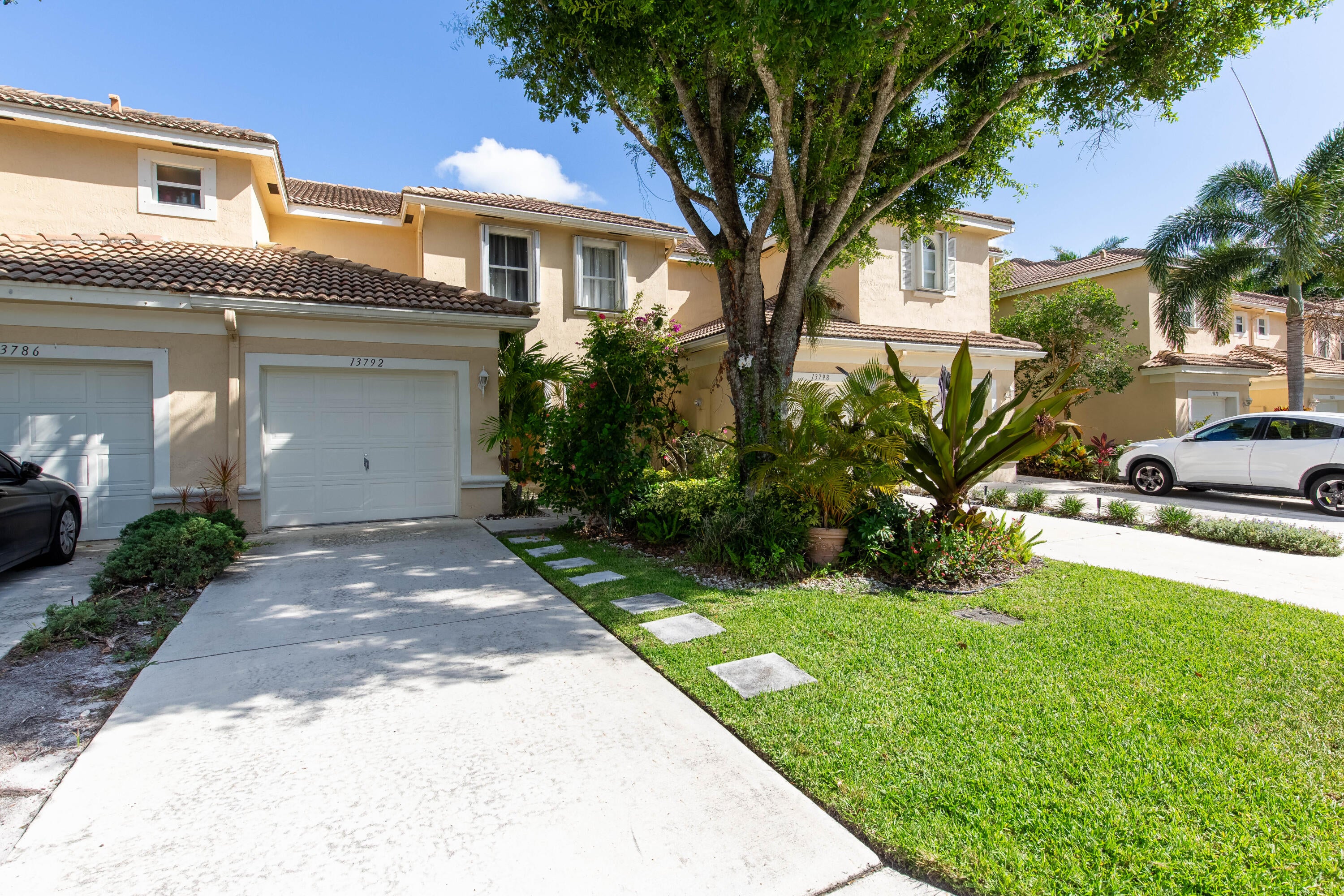 Properties 13792 Creston Place