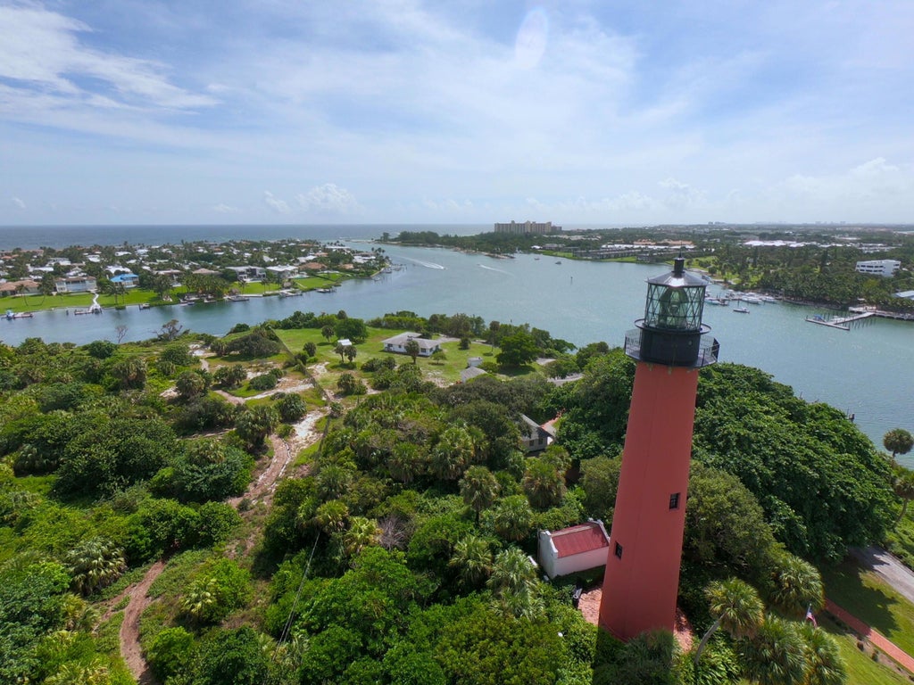 Photo of 2531 25th Court, Jupiter, FL 33477 (MLS # R11104039)