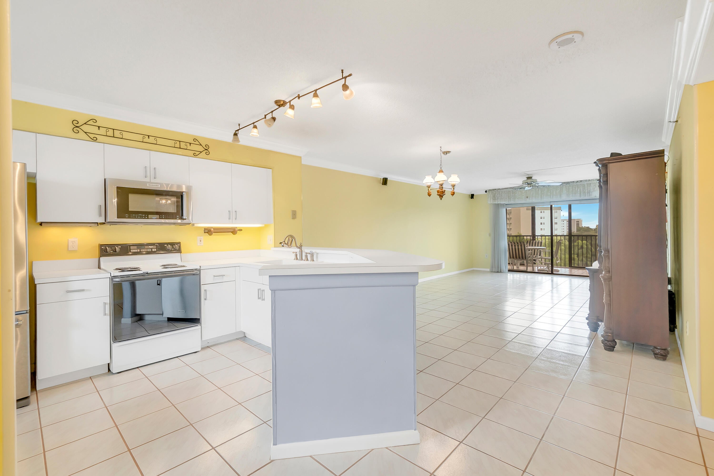 2334 S Cypress Bend Drive 602, Pompano Beach FL 33069
