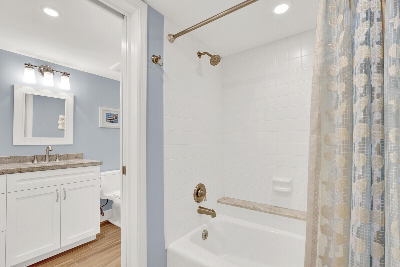 OLD PORT COVE MARINA TOWE - Residential