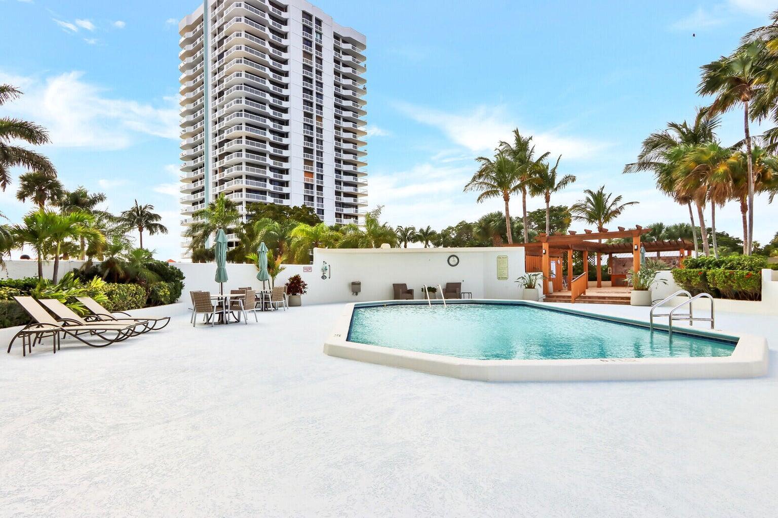 OLD PORT COVE MARINA TOWE - Residential