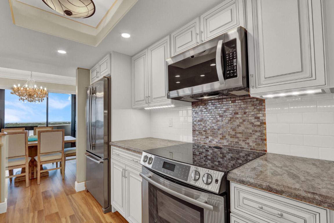 OLD PORT COVE MARINA TOWER - Residential