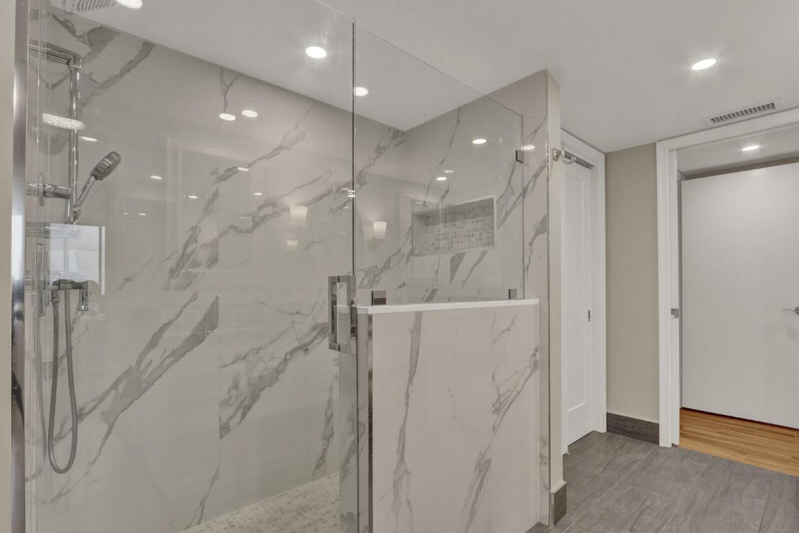 OLD PORT COVE MARINA TOWER - Residential