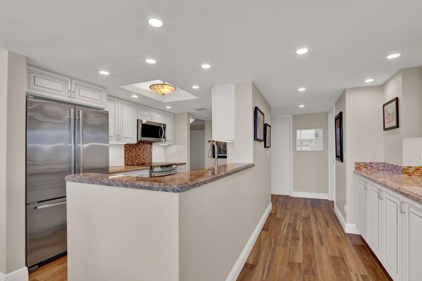 OLD PORT COVE MARINA TOWE - Residential