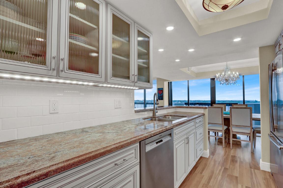 OLD PORT COVE MARINA TOWER - Residential