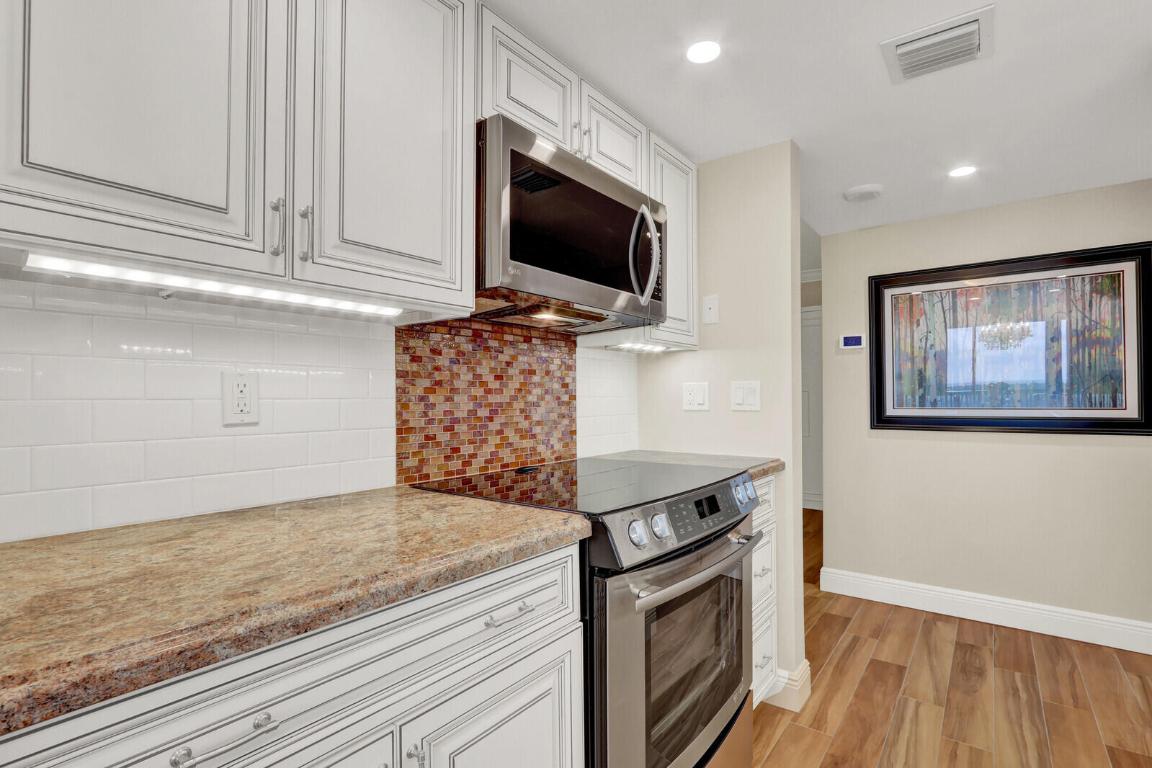 OLD PORT COVE MARINA TOWER - Residential