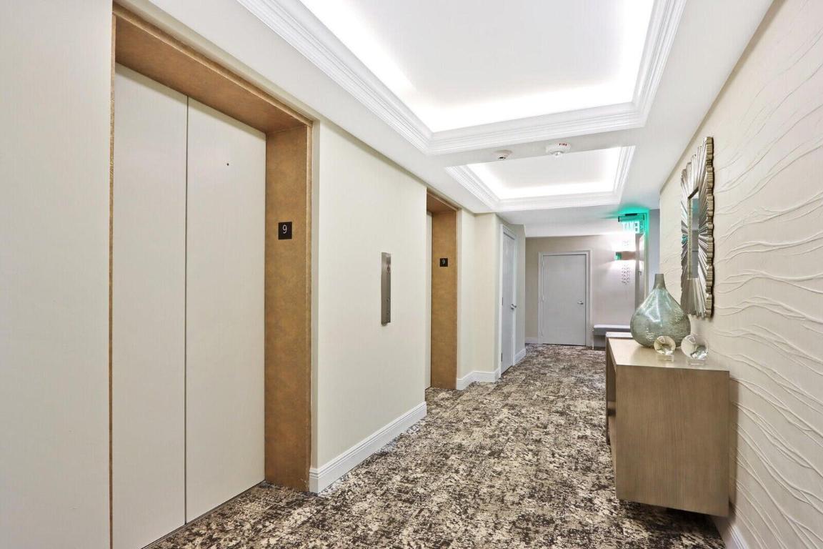 OLD PORT COVE MARINA TOWER - Residential