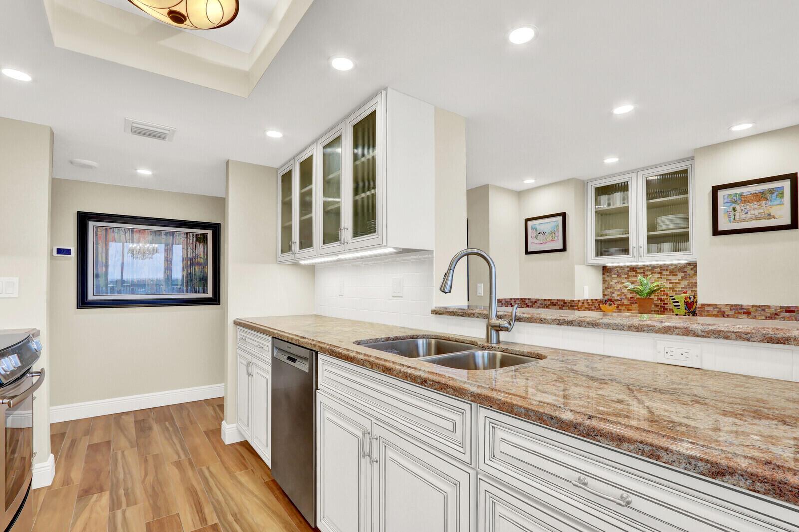 OLD PORT COVE MARINA TOWE - Residential