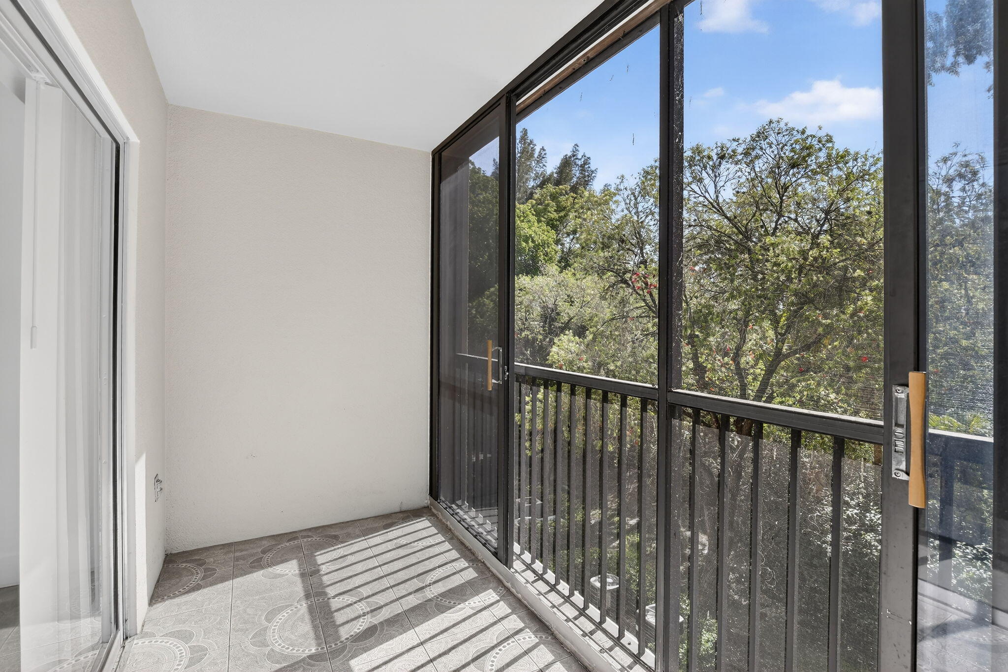 SUFFOLK AT CENTURY VILLAGE - Residential