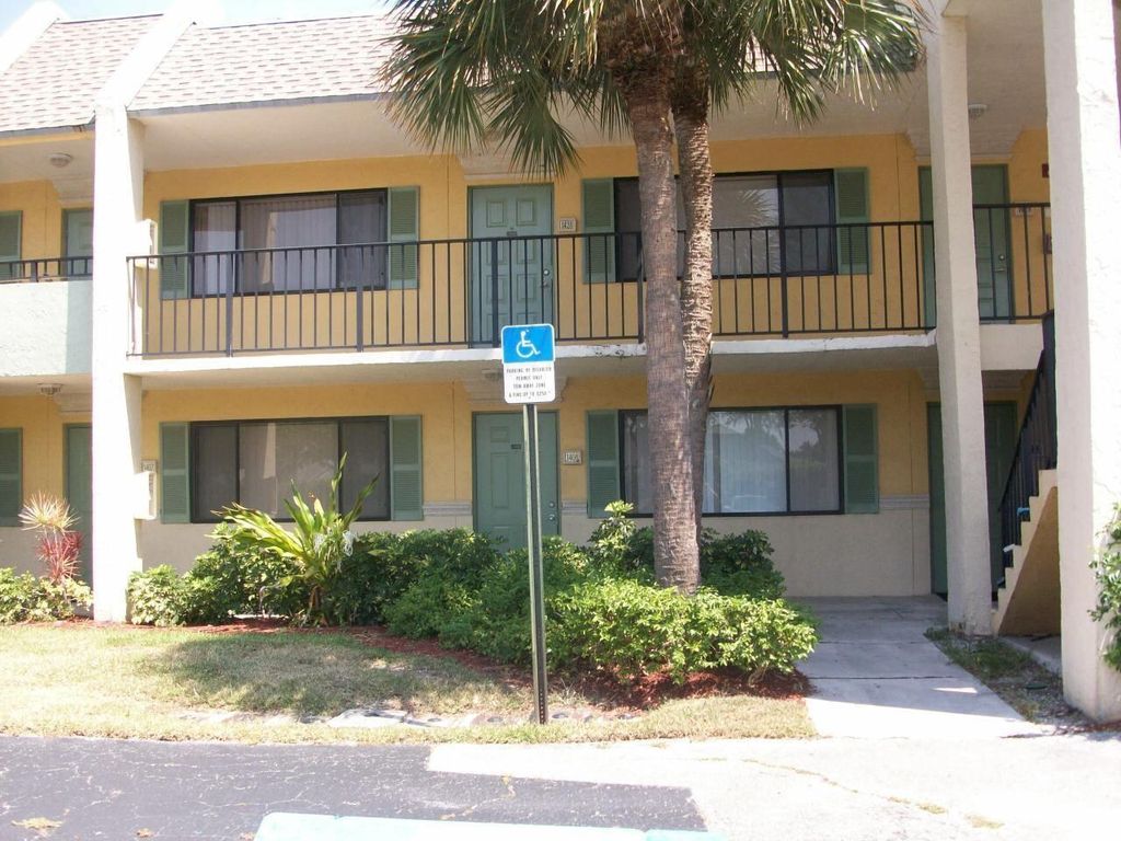 Photo of 1427 Meadows Circle W, Boynton Beach, FL 33436 (MLS # R10932521)