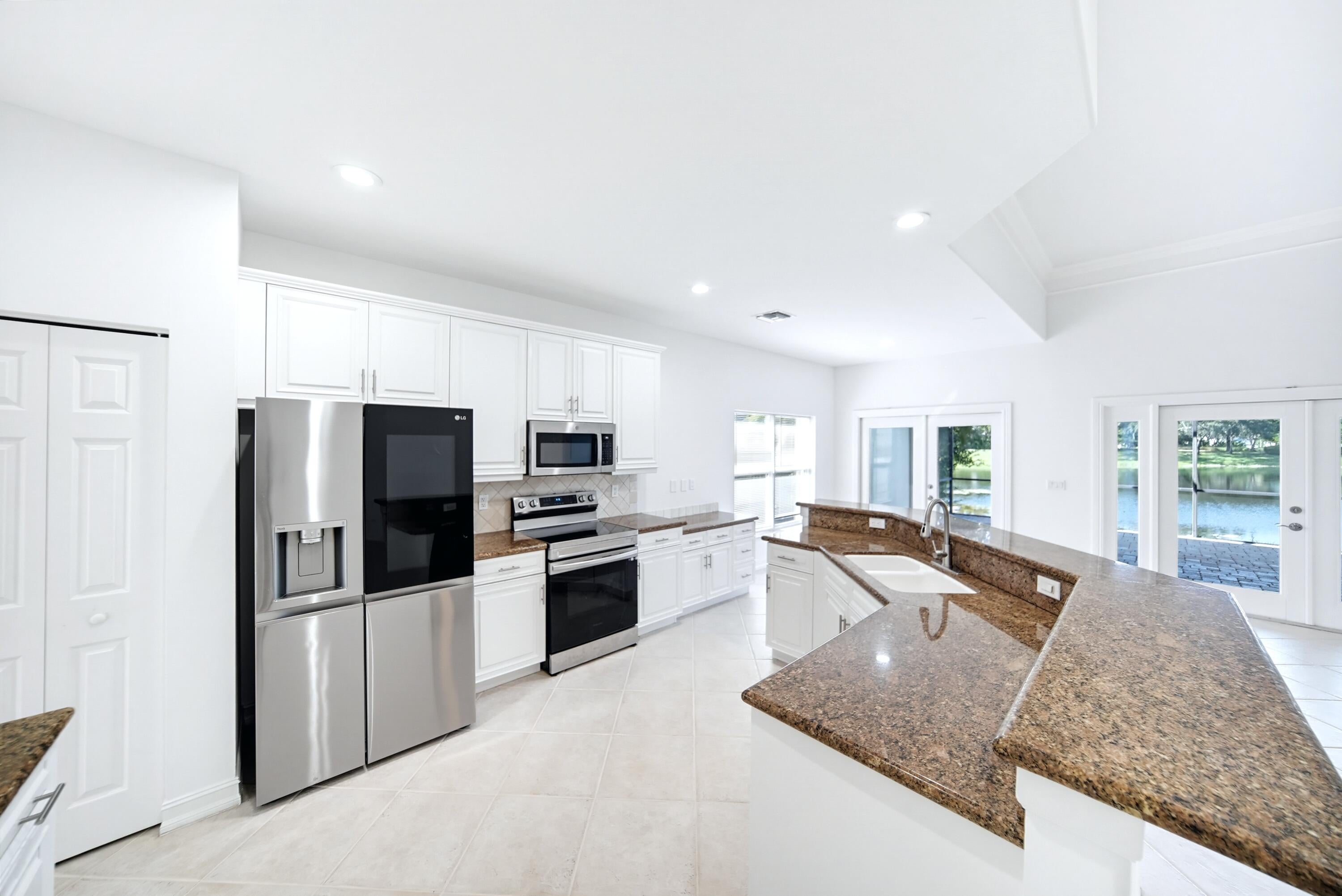 11289 NW 65TH Manor