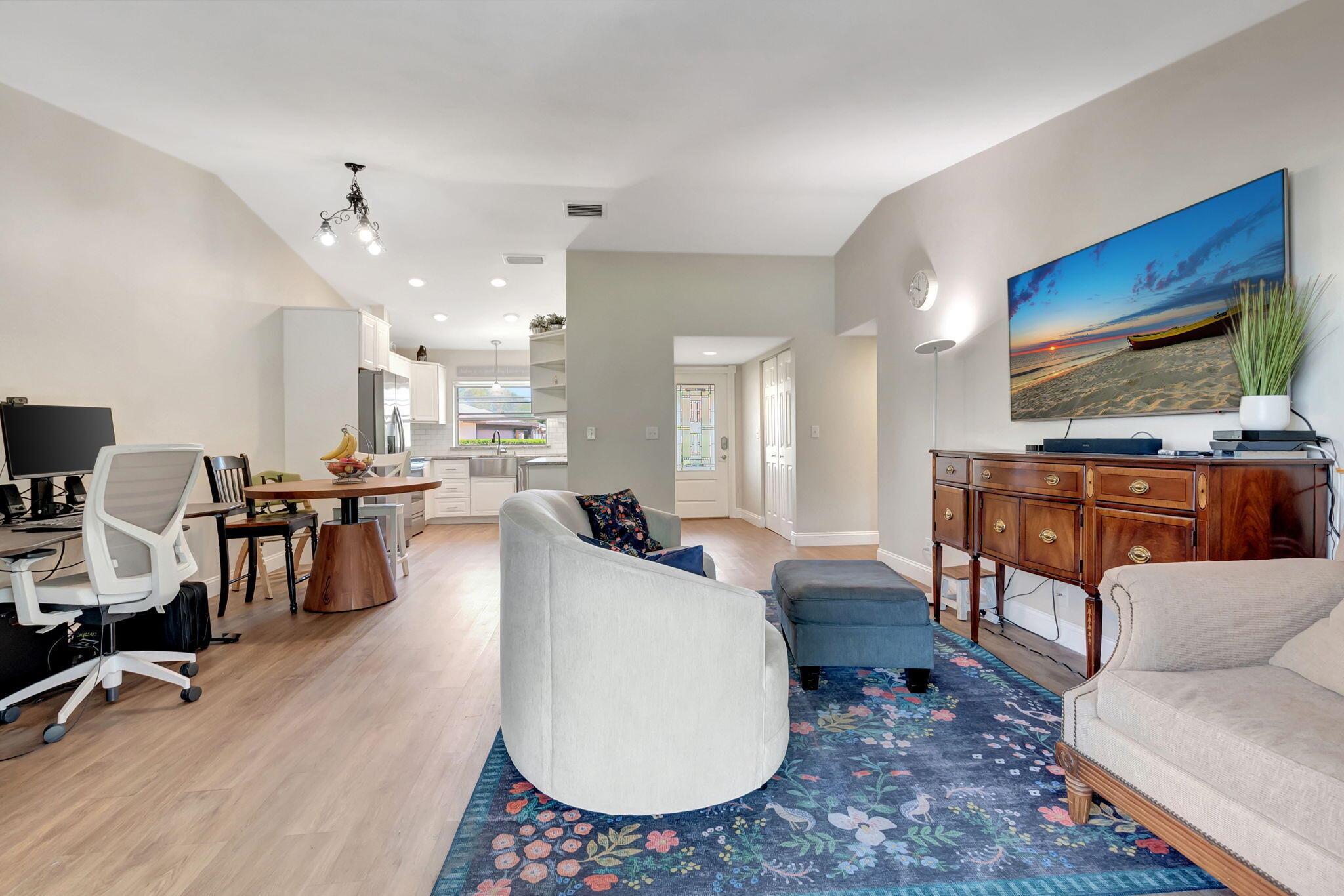 BOYNTON LAKES - Residential