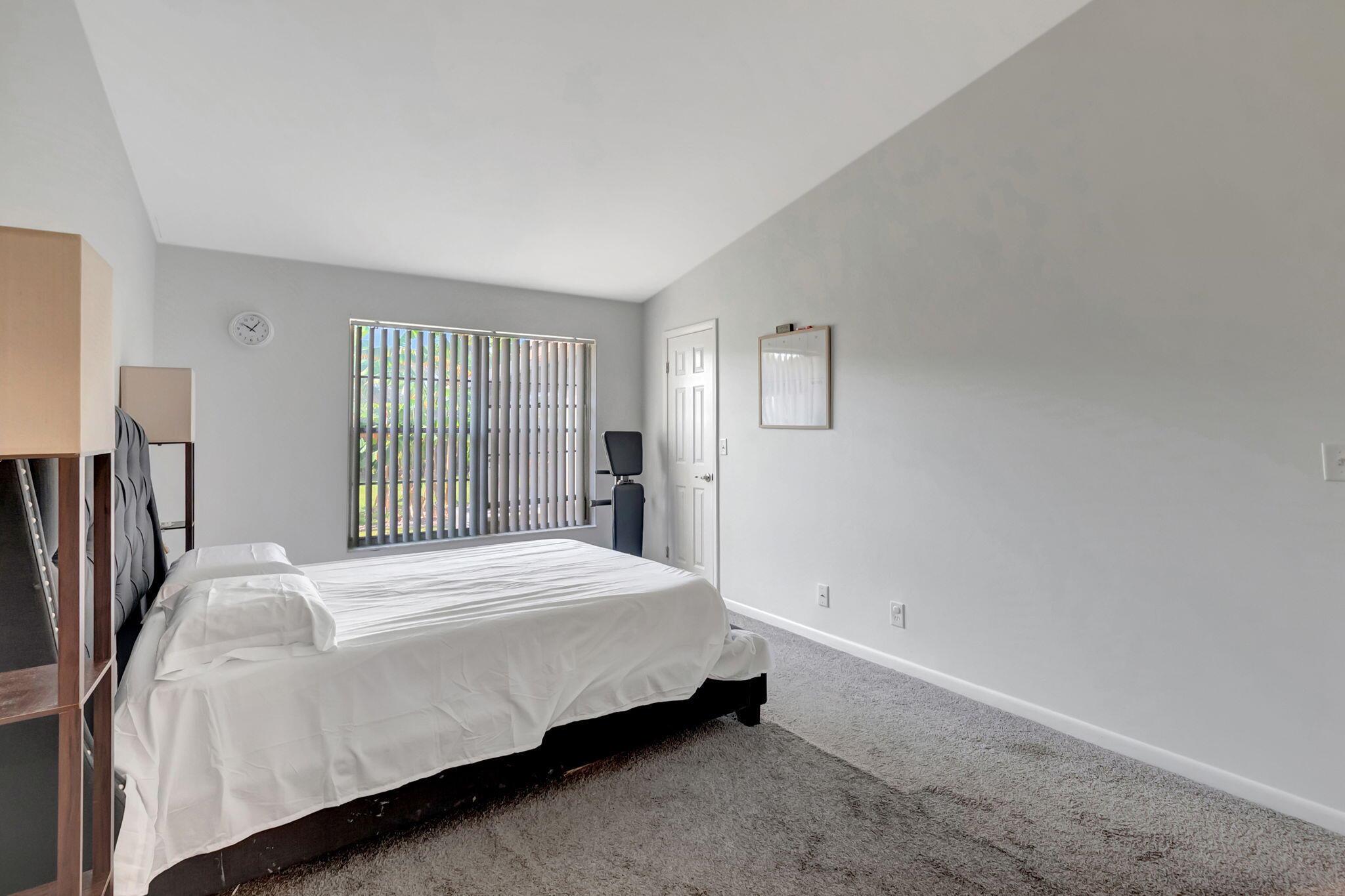 BOYNTON LAKES - Residential