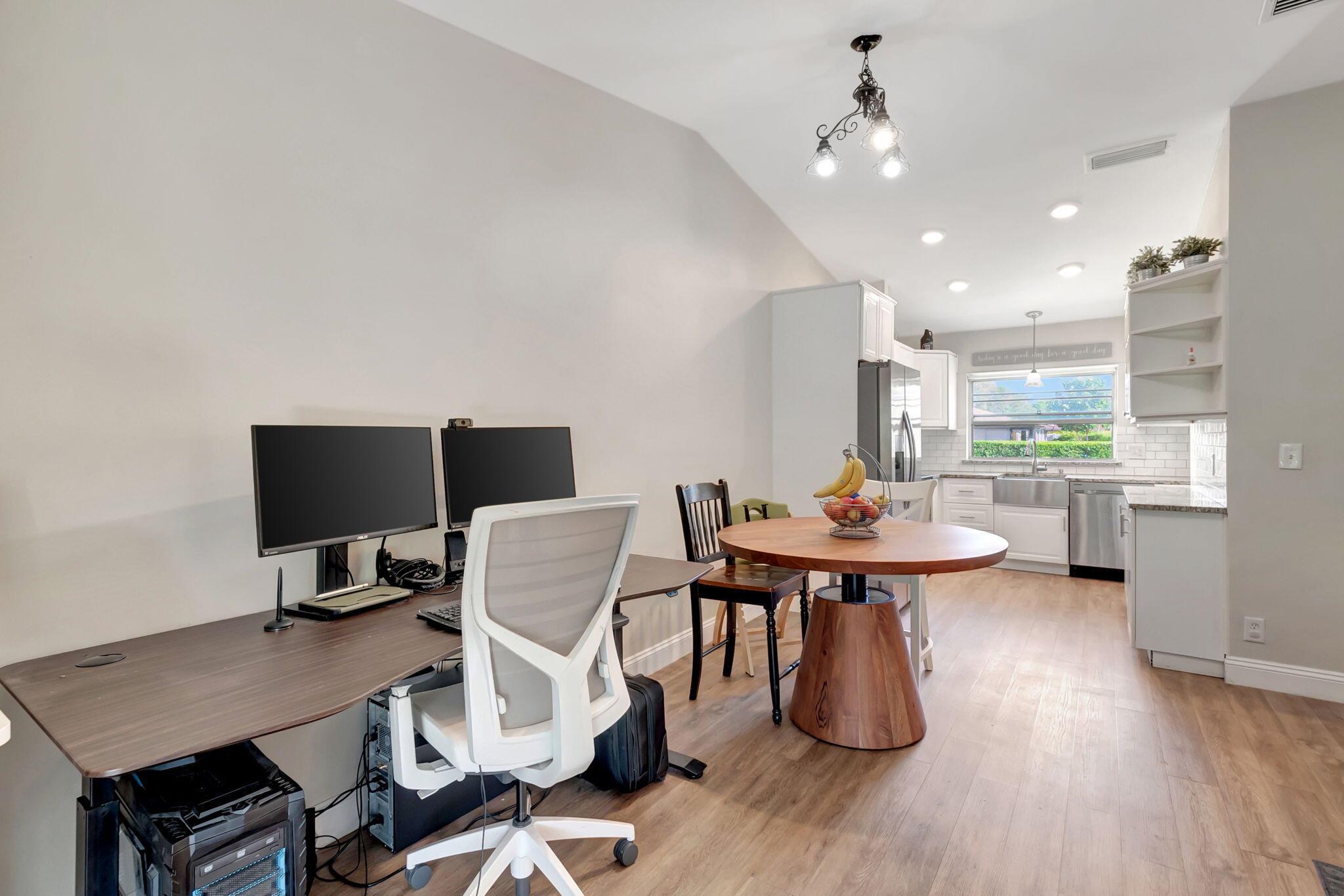 BOYNTON LAKES - Residential