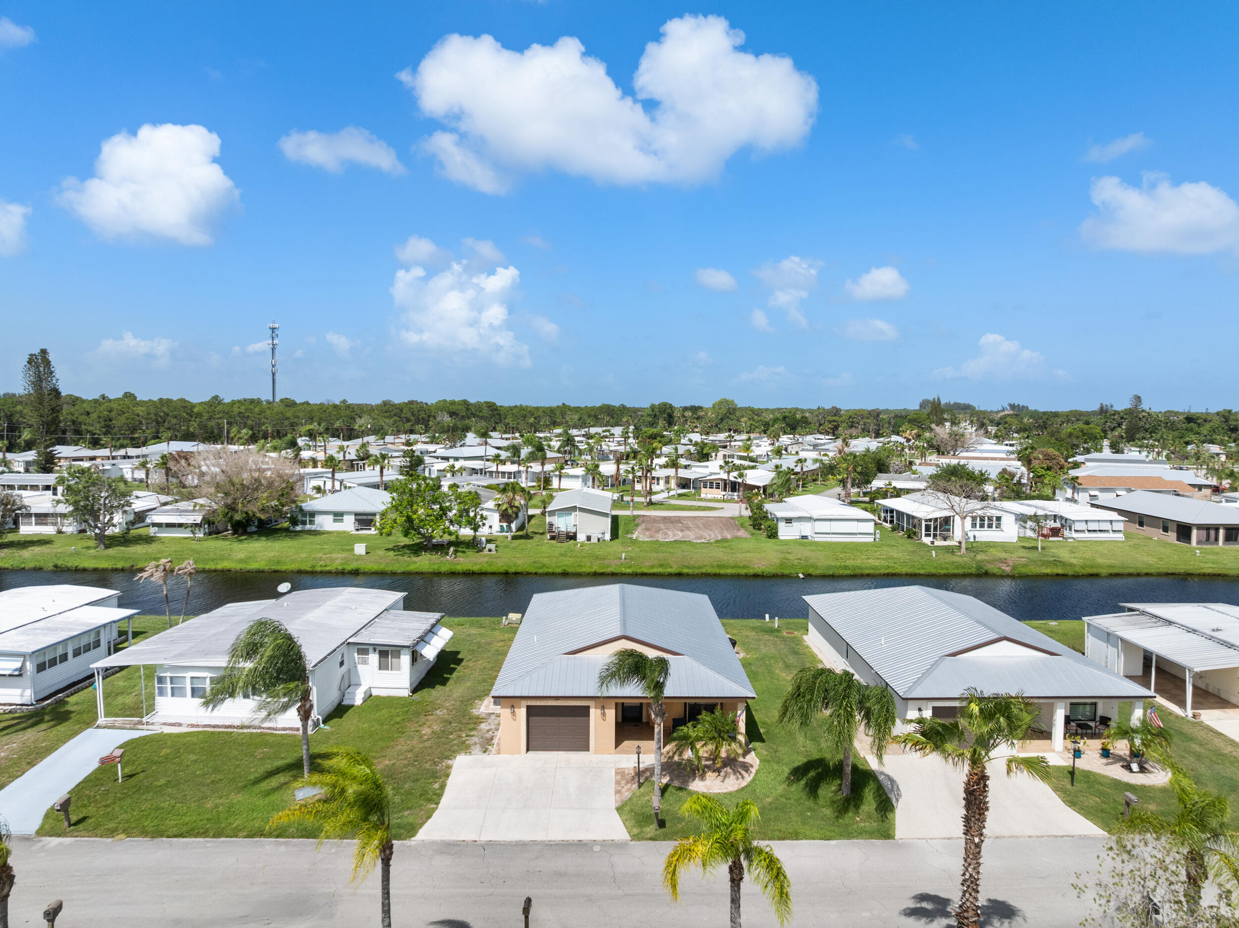 SPANISH LAKES ONE LEASEHOLD ESTATES - Residential