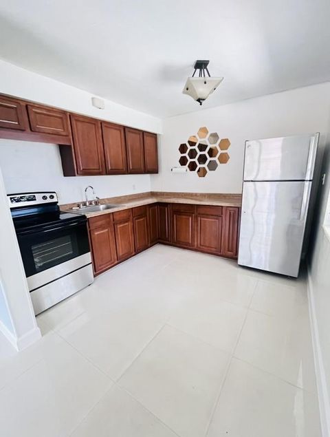 Duplex in Fort Lauderdale FL 813 Himmarshee St St 12.jpg