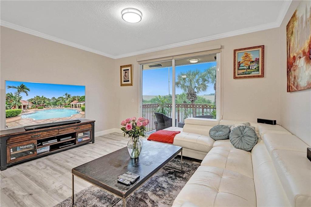 TIERRA VERDE - Residential