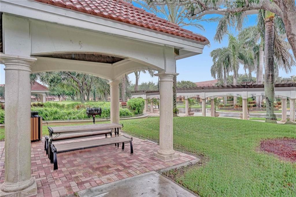 TIERRA VERDE - Residential