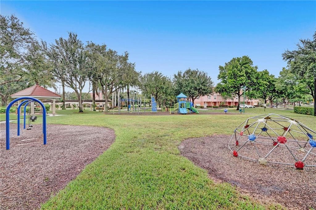 TIERRA VERDE - Residential